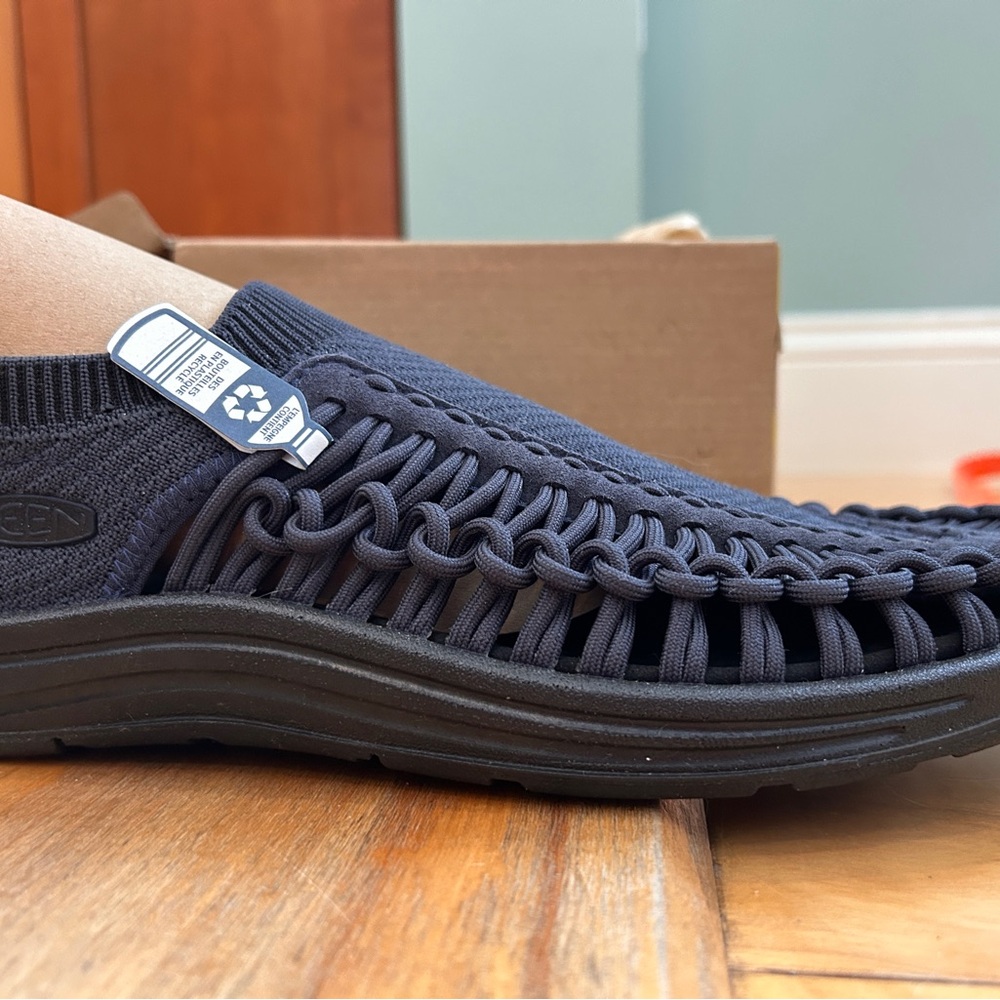 Keen Men’s Uneek EVO sport water sandal. Size 10.5. New in box never worn.